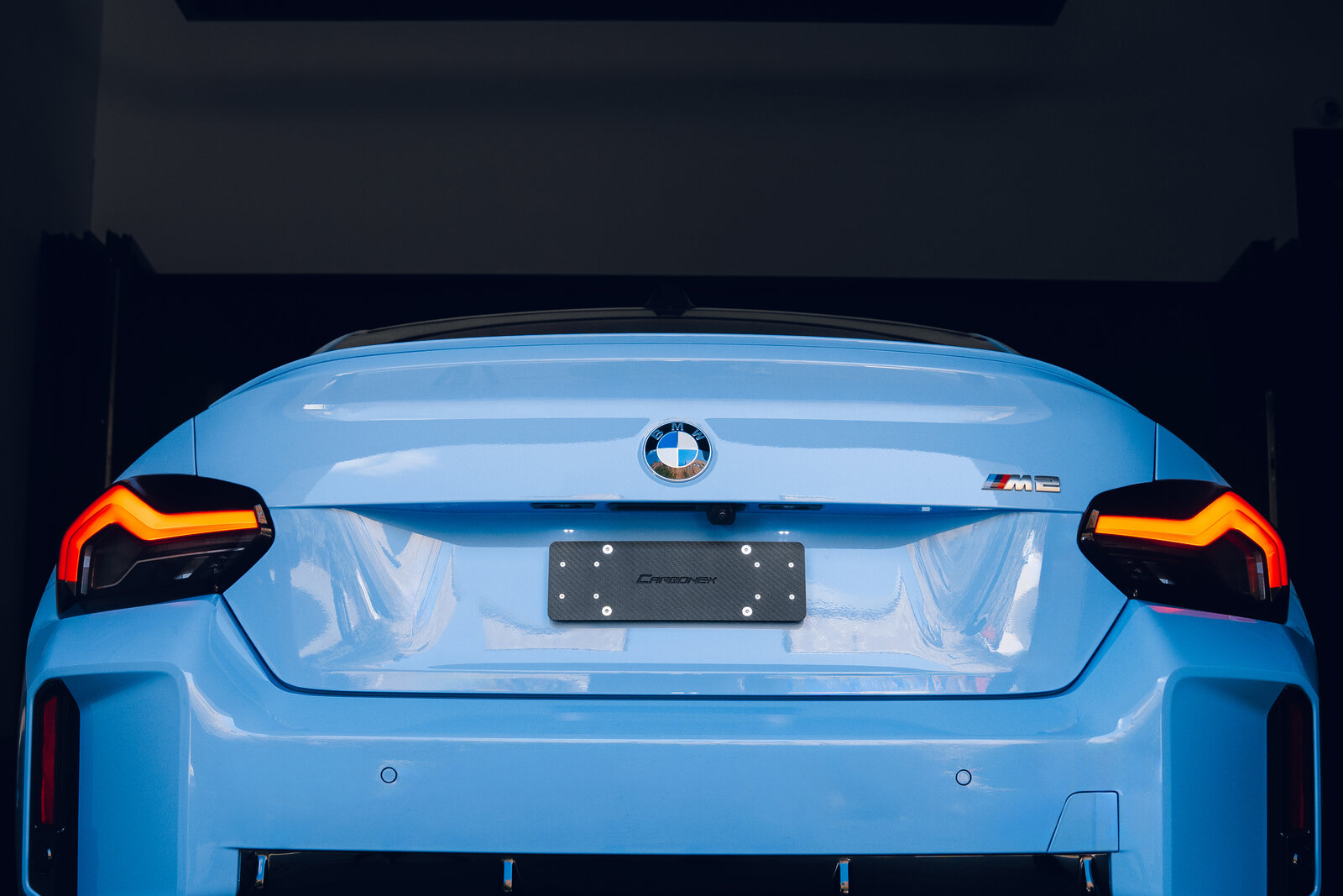 Carbonex plate holder — tight install detail
