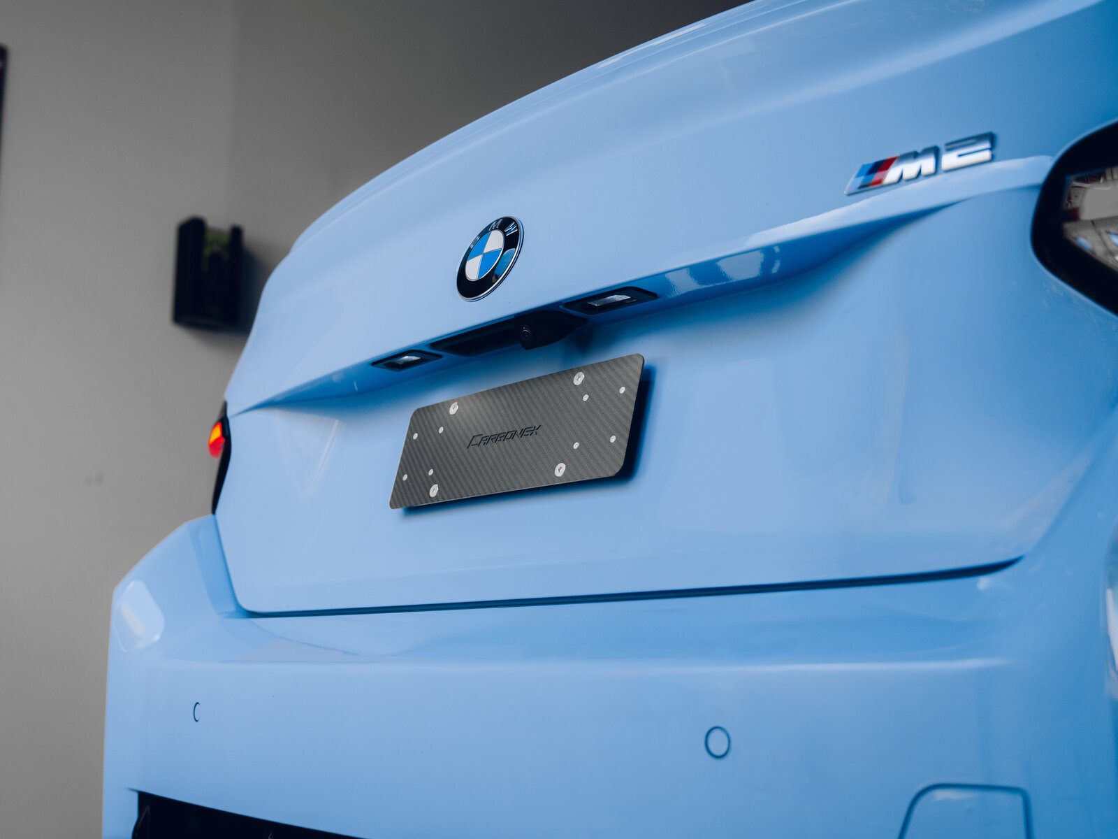 Carbonex carbon fibre plate holder — studio close-up